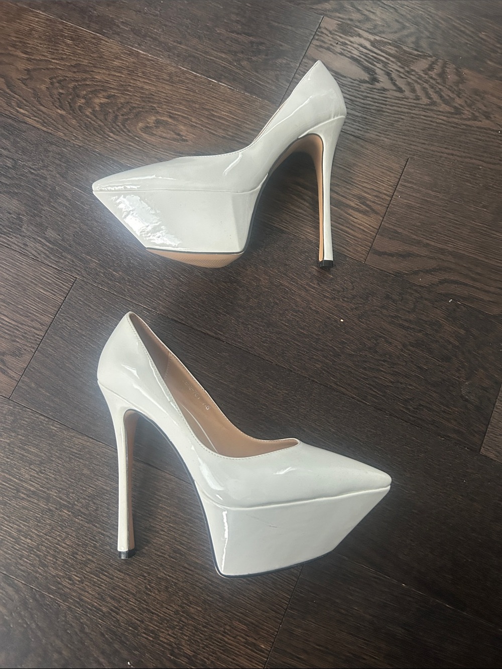Krethia white leather high heels size 7.5